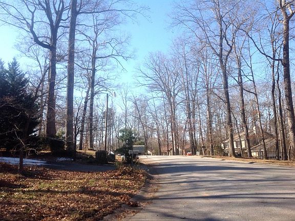 4th image of 155 Meadowbrook Dr
