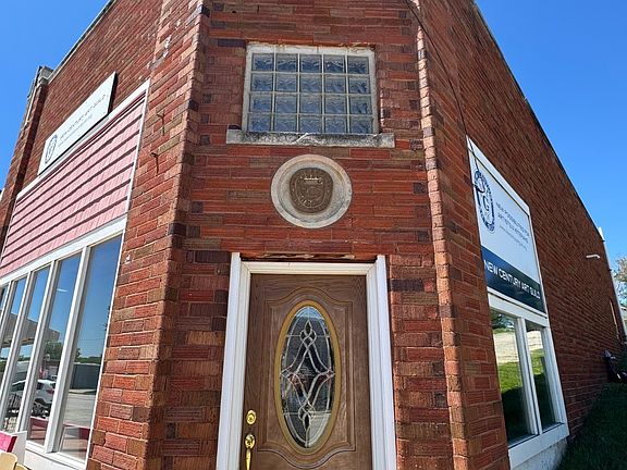 2nd image of 117 N Main St