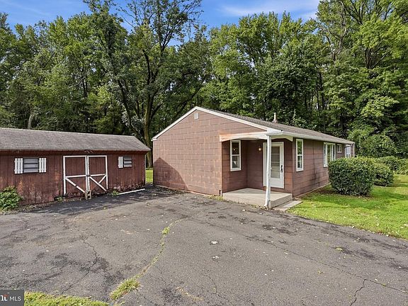 3rd image of 2584 Galloway Rd
