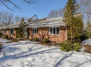 15 Laurel Cove Rd, Oyster Bay, NY 11771