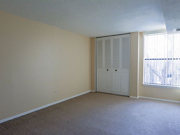 3rd image of 36 Shrewsbury Green Dr Unit J