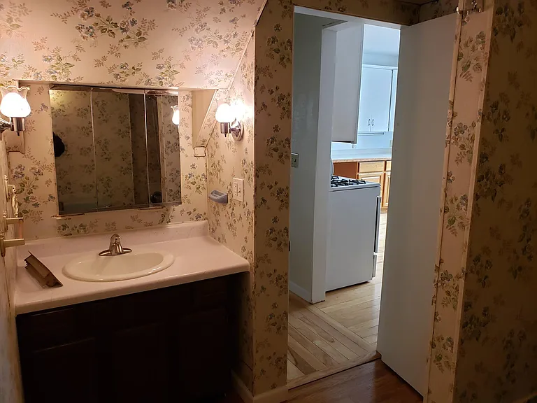 507 W Buttles St — Photo 13