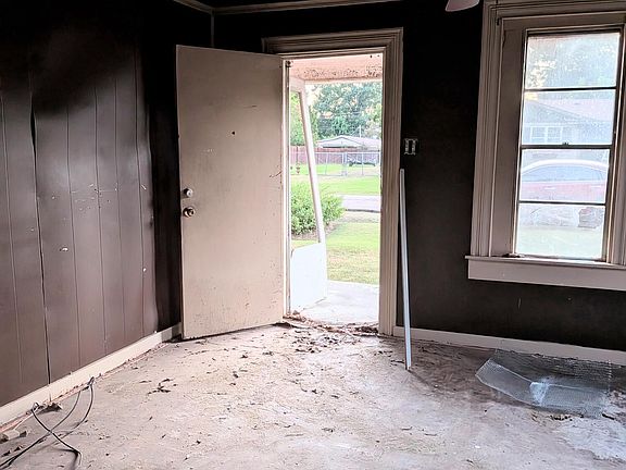 5th image of 4032 N Wabash St