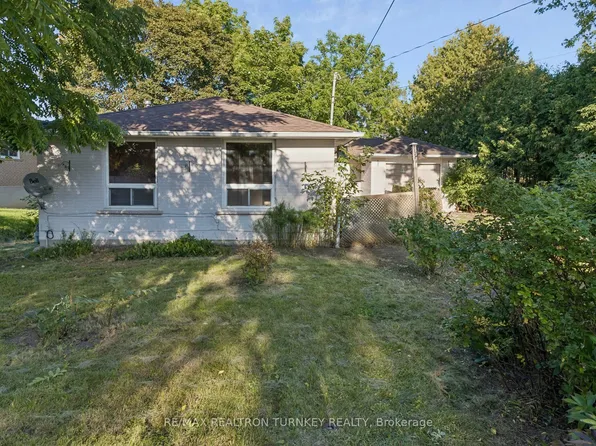 105 Bolton Ave, Newmarket, ON L3Y 2X3