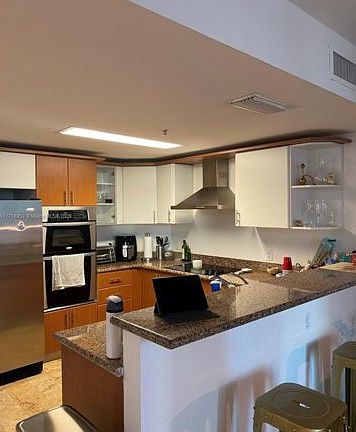 4th image of 170 SE 14th St APT 1706