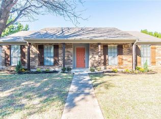 409 Creekwood Ln, Lewisville, TX 75067