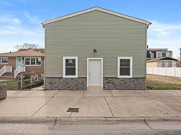 3rd image of 3810 Alder St