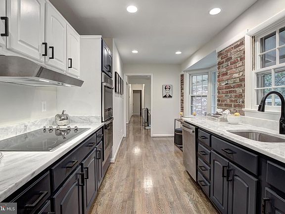 3rd image of 8929 Falling Creek Ct