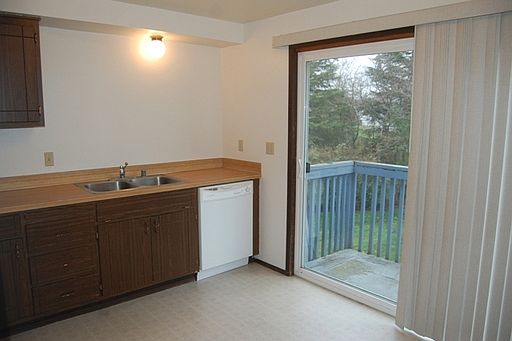 3rd image of 324 NE Izett St APT B202