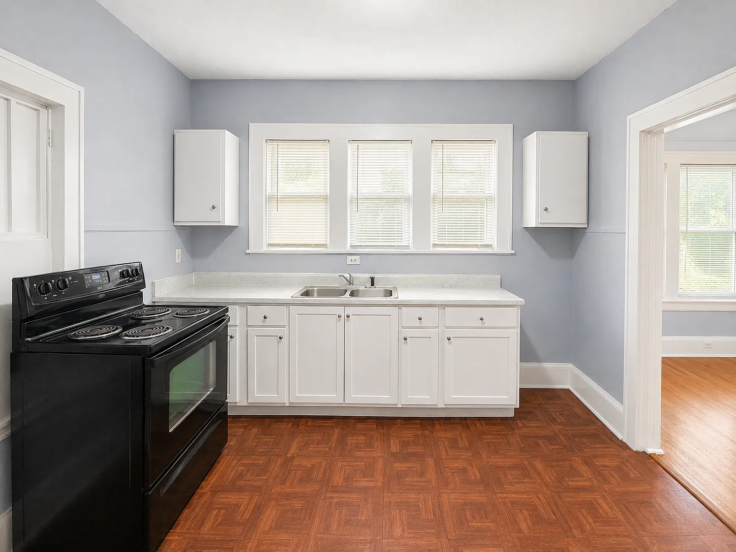 2938 Thomas St — Photo 3