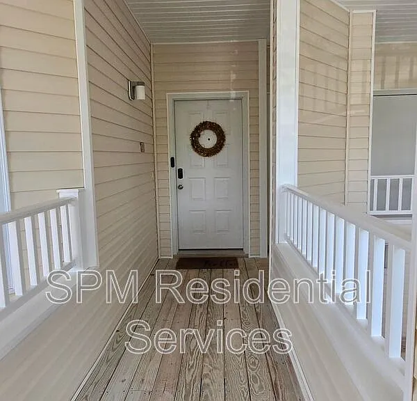 207 Fullford Ln #202 — Photo 2