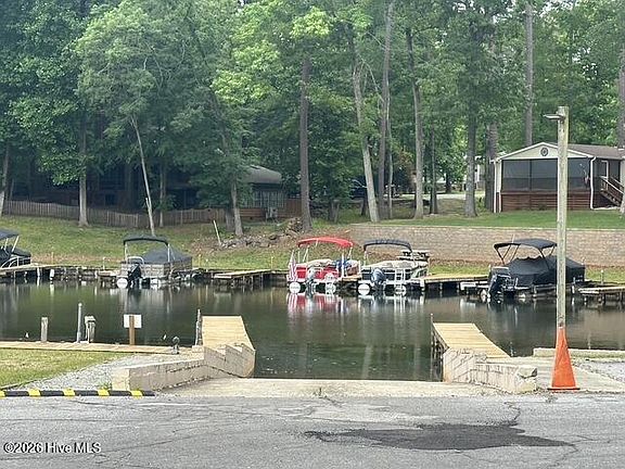 3rd image of 106 Crows Nest Road