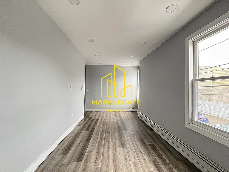 465 Ferry St #11 — Photo 4