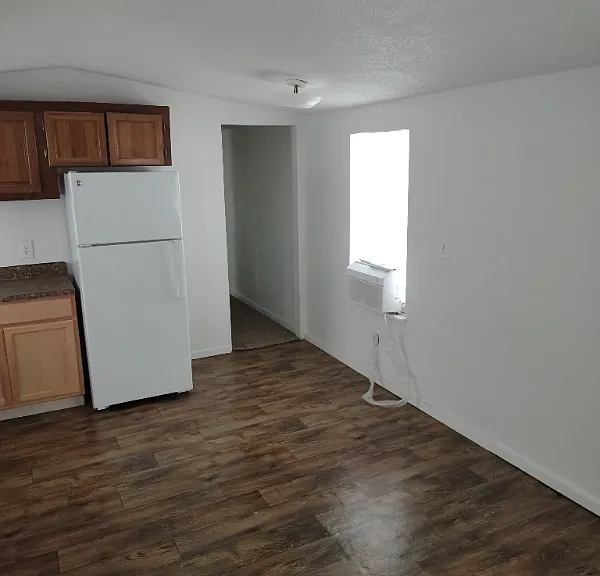 128 SE Guinevere Ct — Photo 5