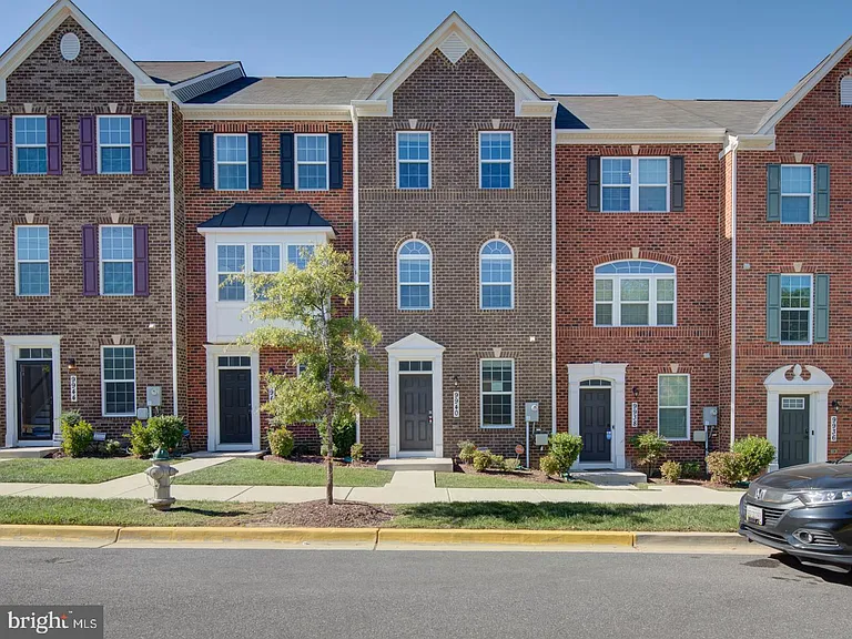9940 New Pointe Dr — Photo 1