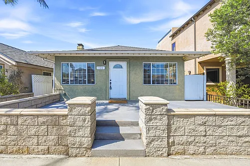 126 E Balboa Blvd Photo 1
