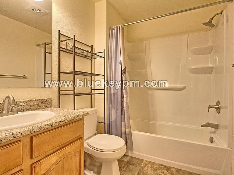3300 Kauffman Ave #21 — Photo 8