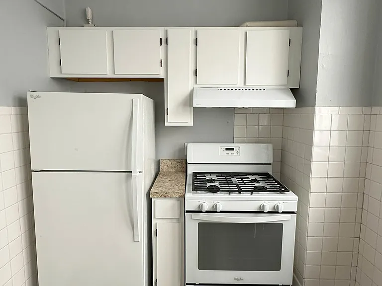 607 E 5th St #15 — Photo 12