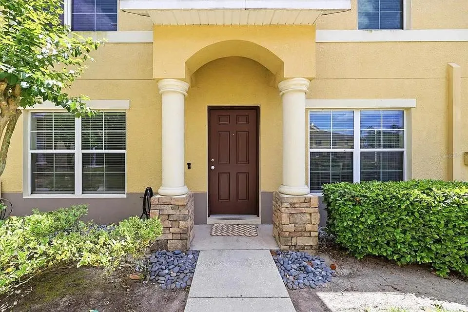 3 bed, 2.5 bath, 1302 sqft, $1,850 — Photo 1
