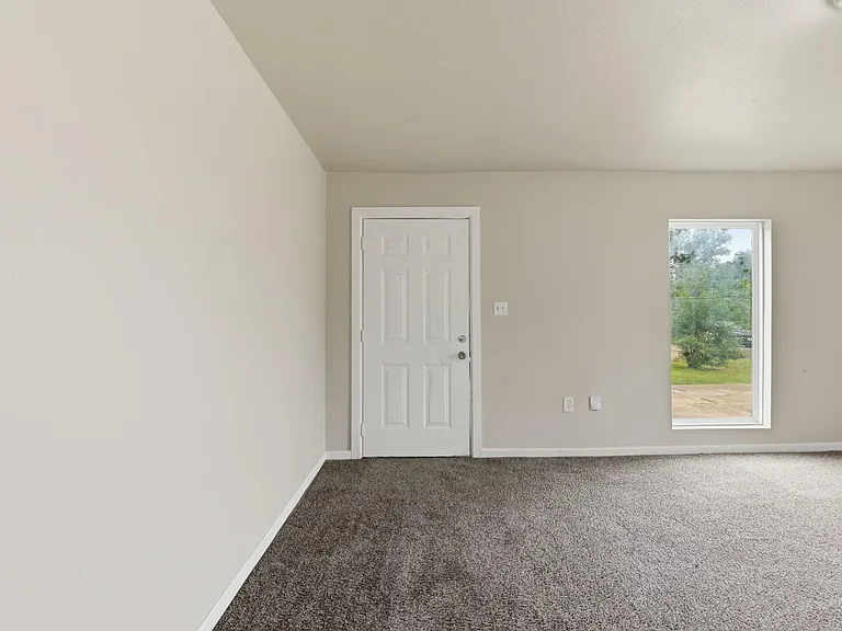 303 Gans St #B — Photo 4