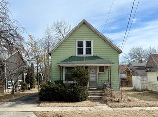 608 Queen Anne St, Woodstock, IL 60098