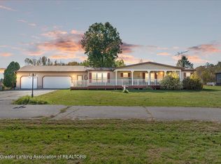 11830 Tupper Lake Rd, Grand Ledge, MI 48837