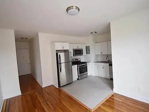 25-21 31st Avenue image 1 of 6