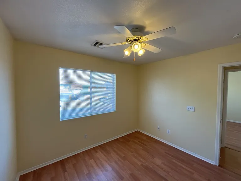 6045 Stone Hollow Ave — Photo 33