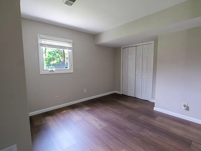 10 Rose Ave #1 — Photo 8