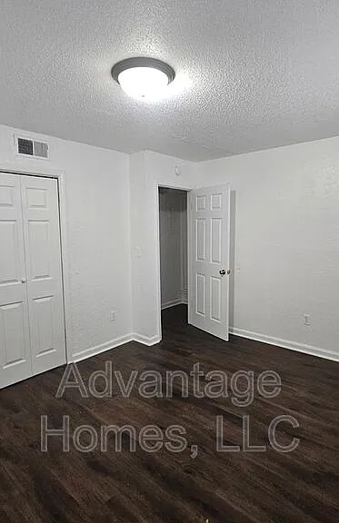 711 N 70th St #B — Photo 13