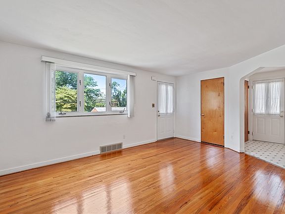 4th image of 134 Elmwood Dr