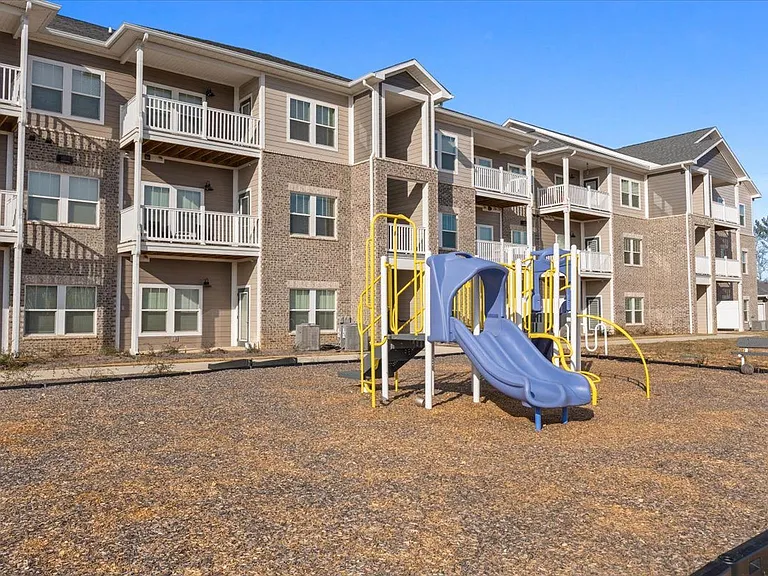 Aurora Apartments — Photo 18