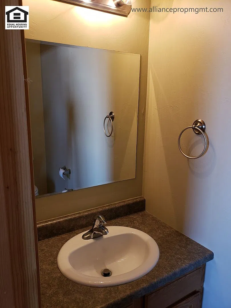 871-877 N River Rock Drive — Photo 3