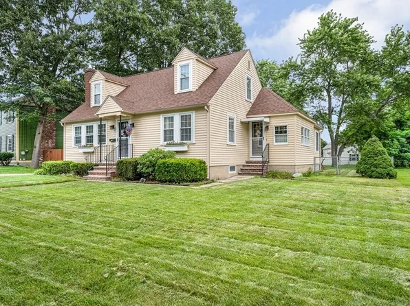 43 Brookside St, Lowell, MA 01854