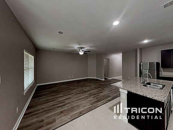 4th image of 12424 S Hill Ct