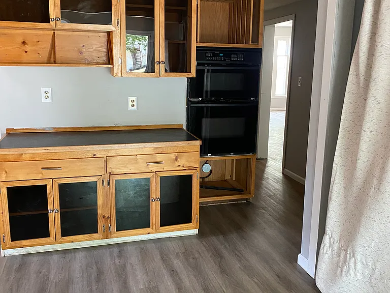 416 Blunt St — Photo 8