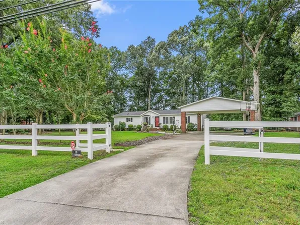8565 Harlow Rd, Archdale, NC 27263