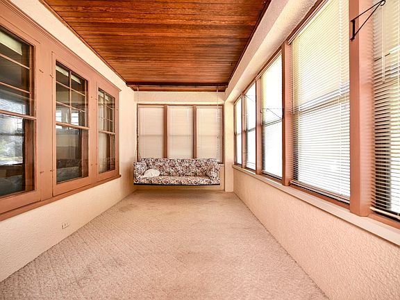 3rd image of 558 W King St