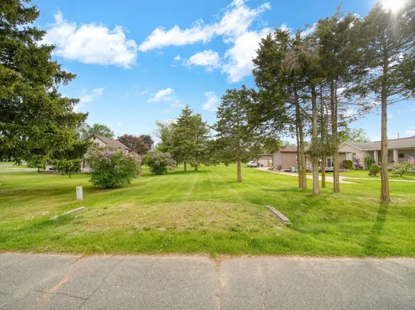 111 E Princess Dr, Brooklyn, MI 49230