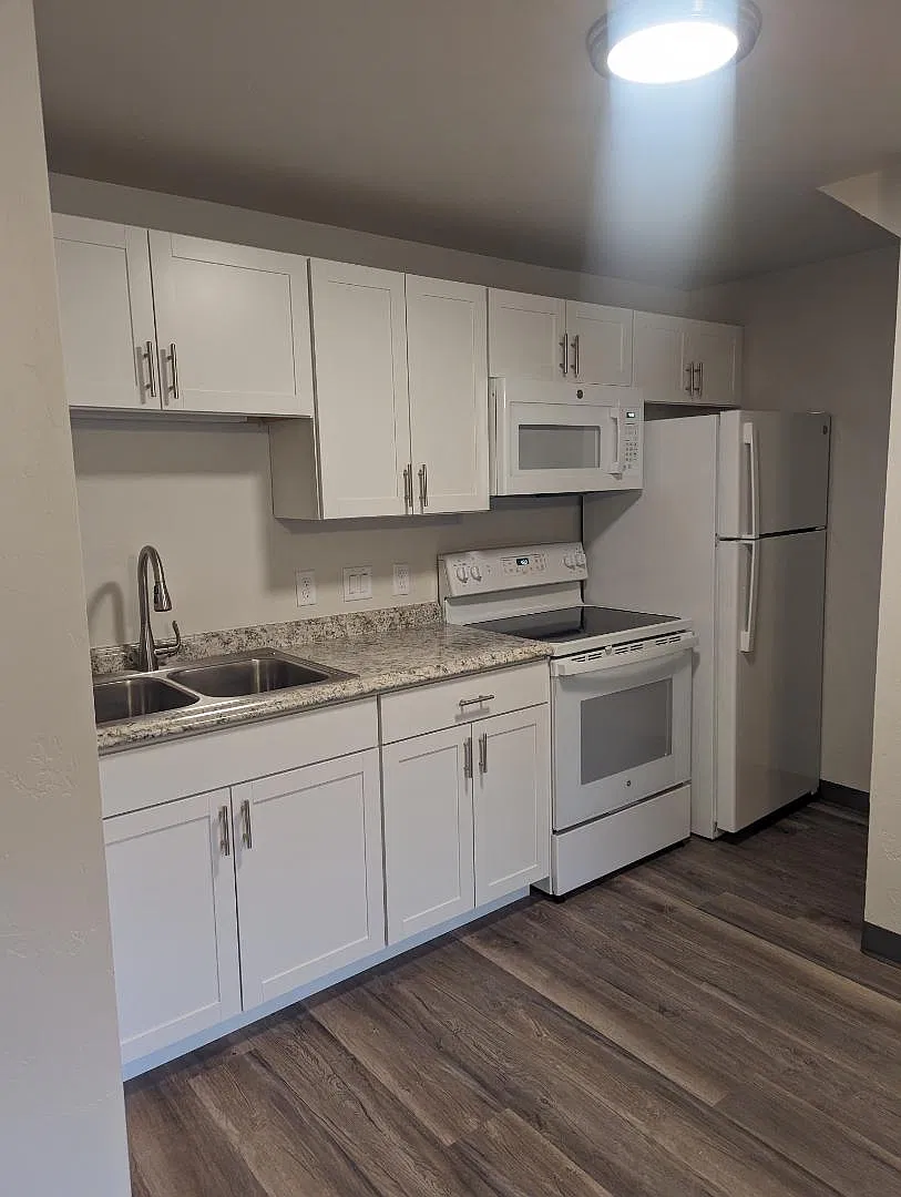 1360 Glenwood Ave — Photo 2