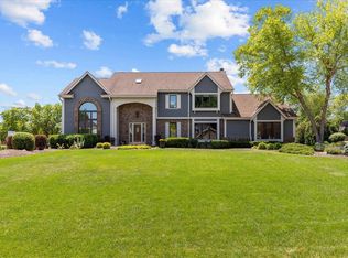 13775 W Maple Ridge Rd, New Berlin, WI 53151