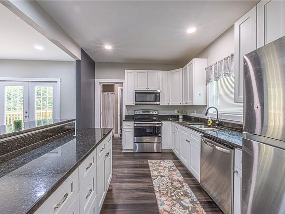 3rd image of 25 Vernon St
