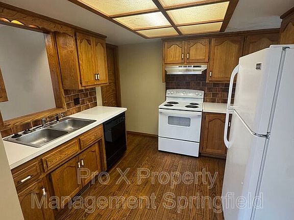 5th image of 510 E Elm St