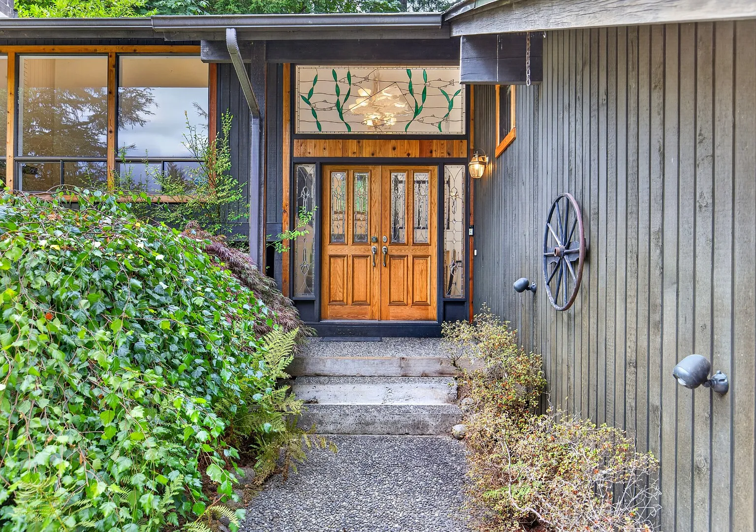 Mid-Century Gem with Hot Tub, Large Deck, and Bonus Rooms in Issaquah 4 Bed, 3 Bath, 2,940 Sq Ft — Photo 2