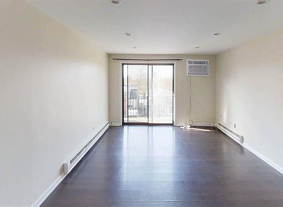 3rd image of 2218 N Newland Ave APT 404