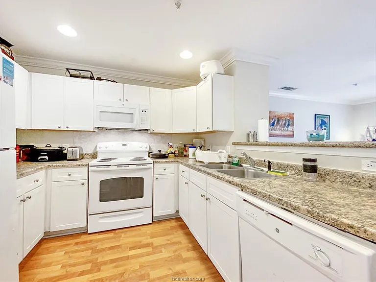 1725 Harvey Mitchell Pkwy S #1824 — Photo 3