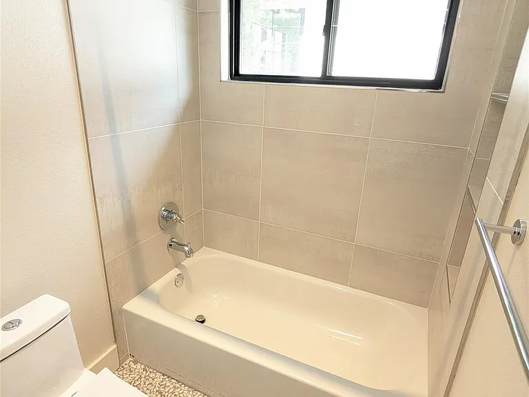 9257 Scenic Bluff Dr — Photo 28