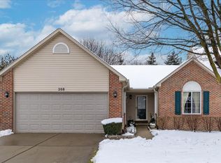 208 Woodfield Square Ln #74, Brighton, MI