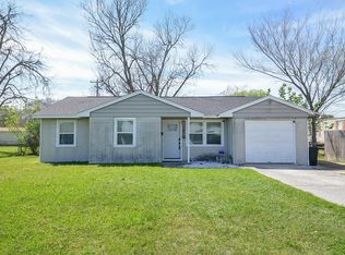 201 Inwood Ln, Highlands, TX 77562