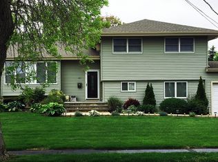 317 Clearview Ln, Massapequa, NY